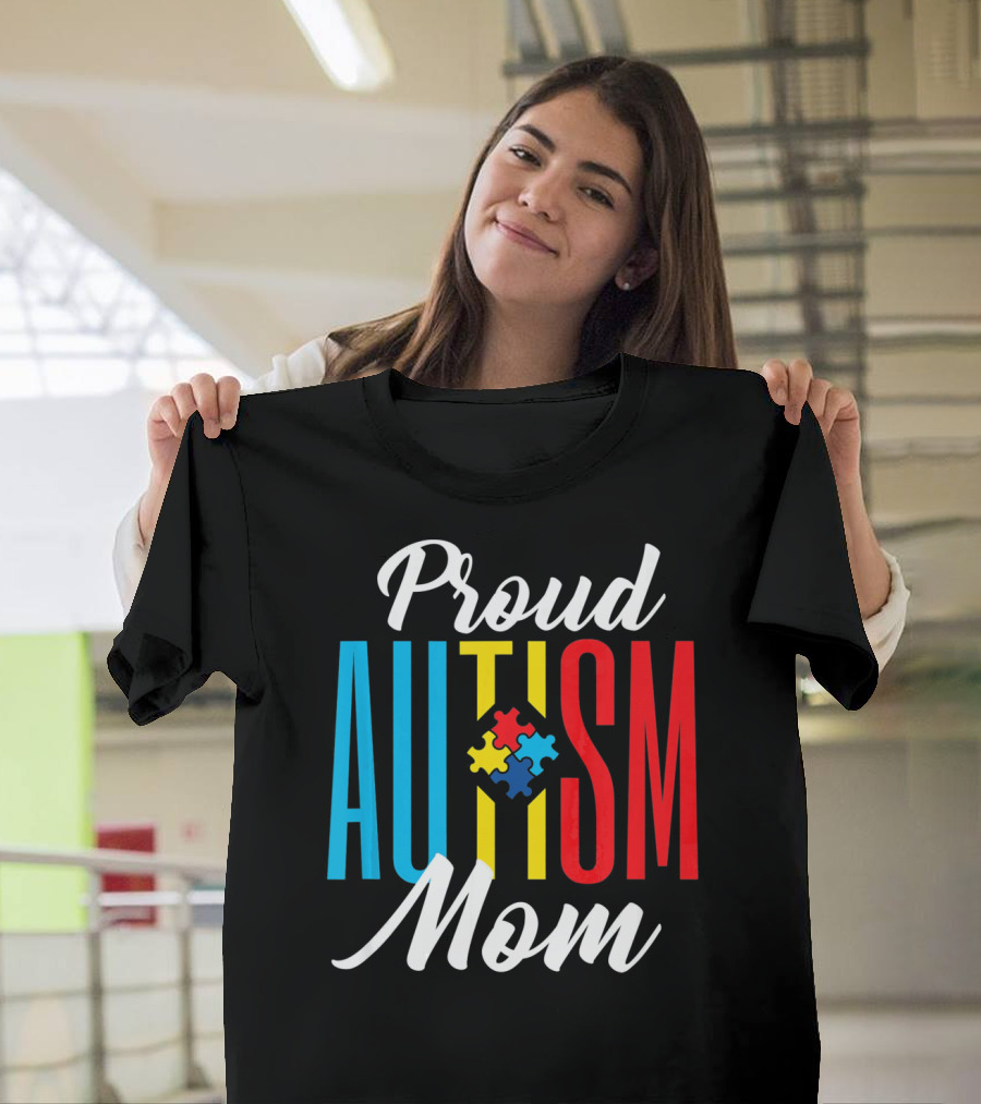 Proud Autism Mom Colorful Puzzle Piece Awareness Support T-Shirt
