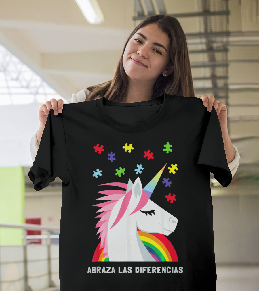Abraza Las Diferencias Autism Awareness Spanish Unicorn Puzzle Pieces T-Shirt
