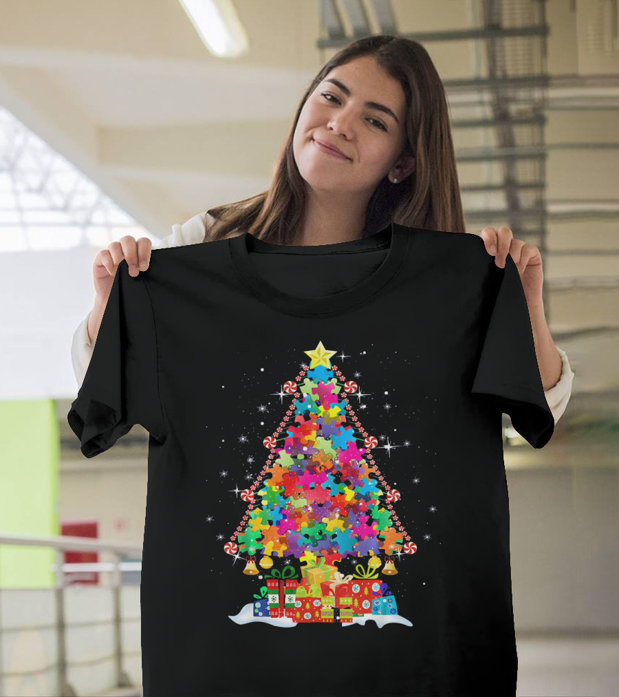 Autism Awareness Puzzle Pieces Christmas Tree With Star And Presents T-Shirt