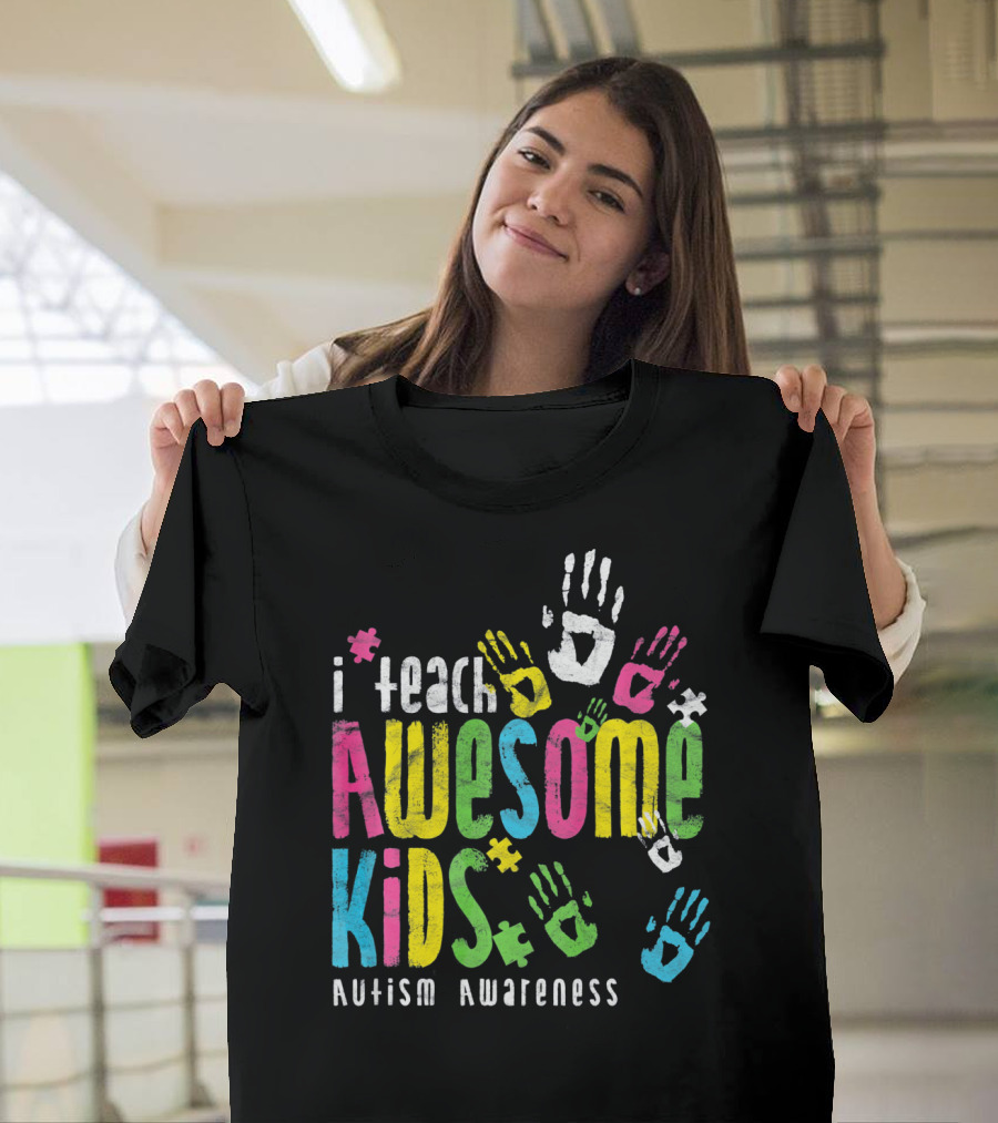 I Teach Awesome Kids Autism Awareness Colorful Handprints T-Shirt
