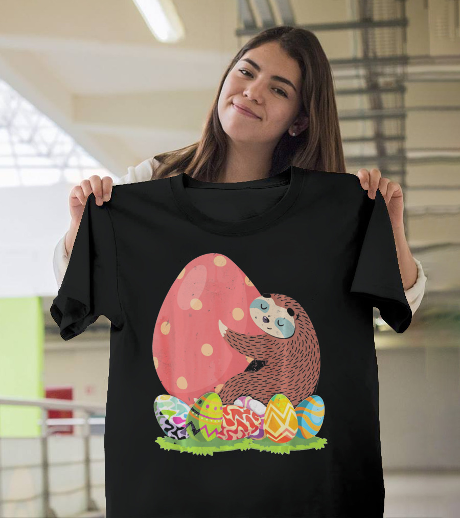 Girls Sloth Easter Women Funny Easter Egg Hug T-Shirt