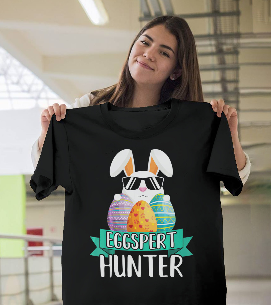 Eggspert Hunter Cool Bunny Easter Day T-Shirt