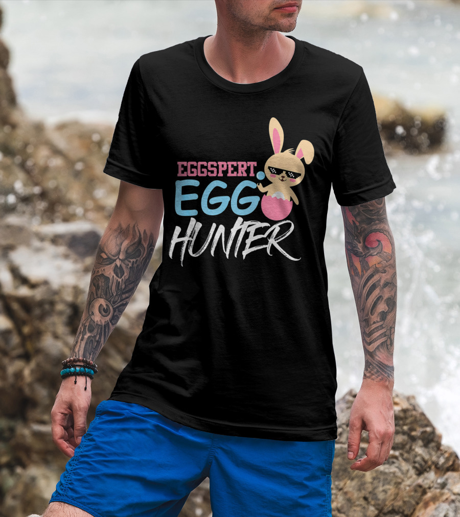 Eggspert Egg Hunter Bunny Sunglasses Easter Fun T-Shirt