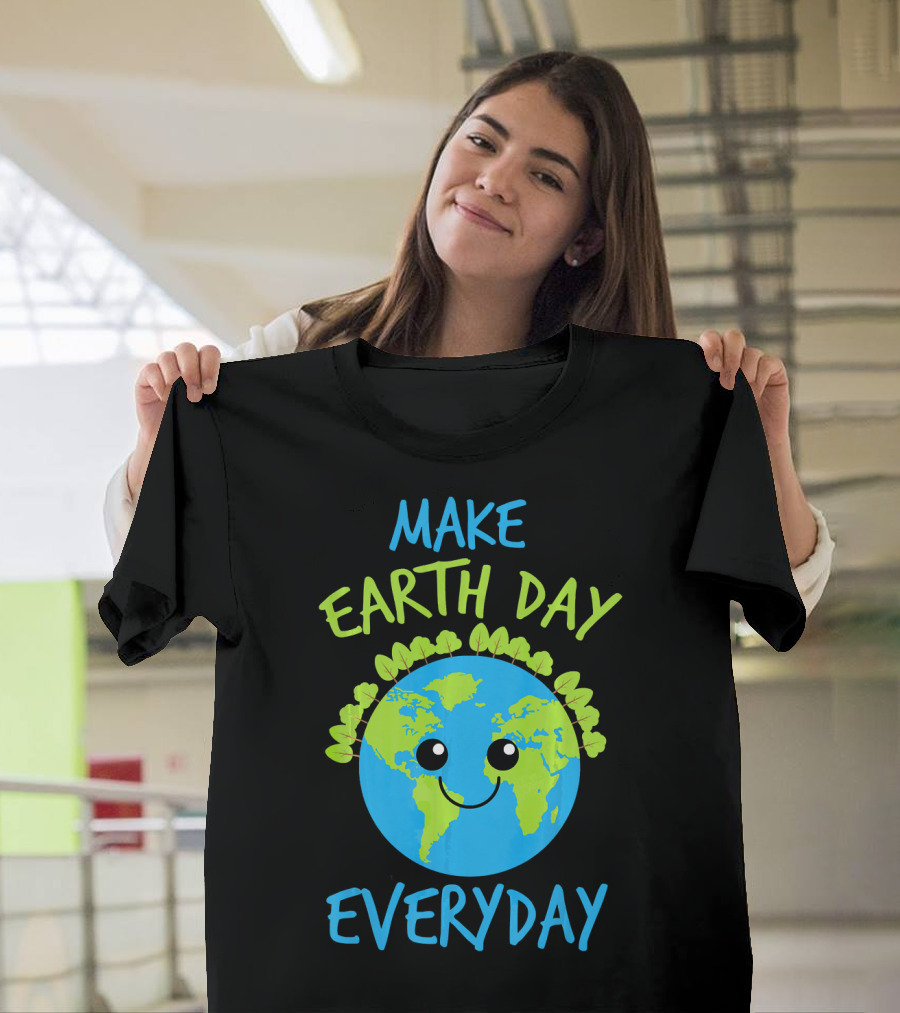 MAKE EARTH DAY EVERYDAY Cute Smiling Earth Cartoon With Green Tree Garland T-Shirt