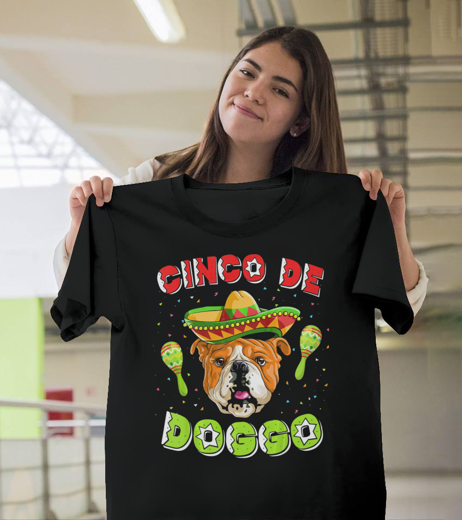 Cinco De Mayo Doggo English Bulldog Sombrero Maracas T-Shirt