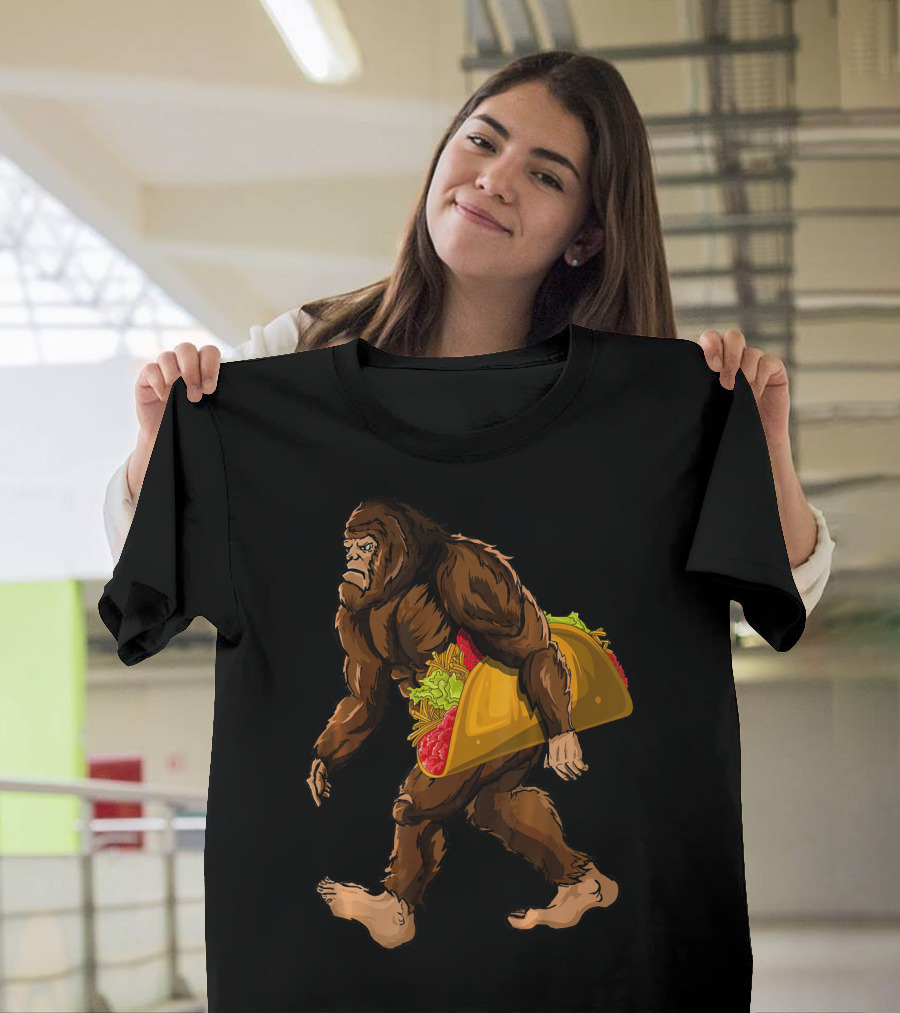 Funny Bigfoot Carrying Taco Cinco De Mayo Humor T-Shirt