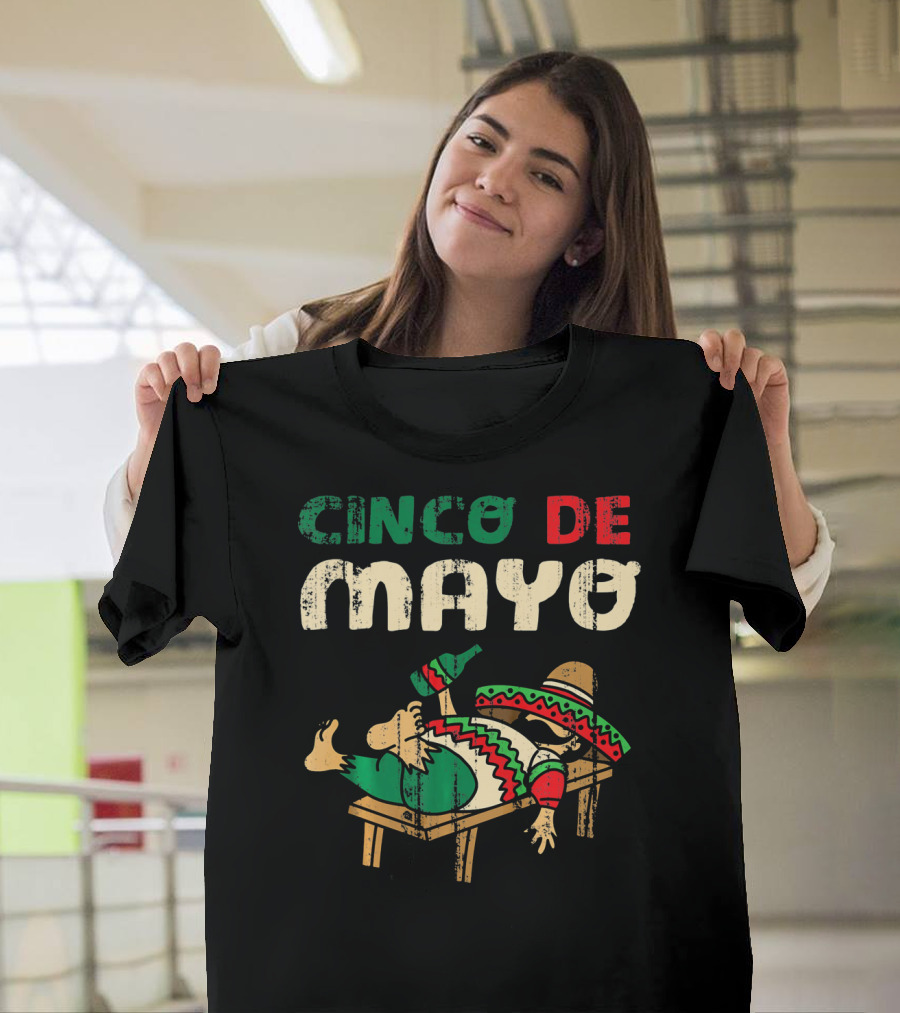 Cinco De Mayo Festive Celebration Sombrero And Poncho T-Shirt