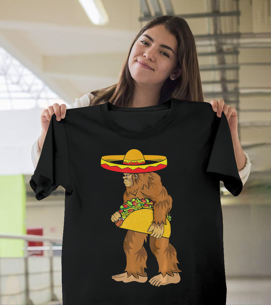 Bigfoot Carrying Taco Sombrero Cinco De Mayo T-Shirt