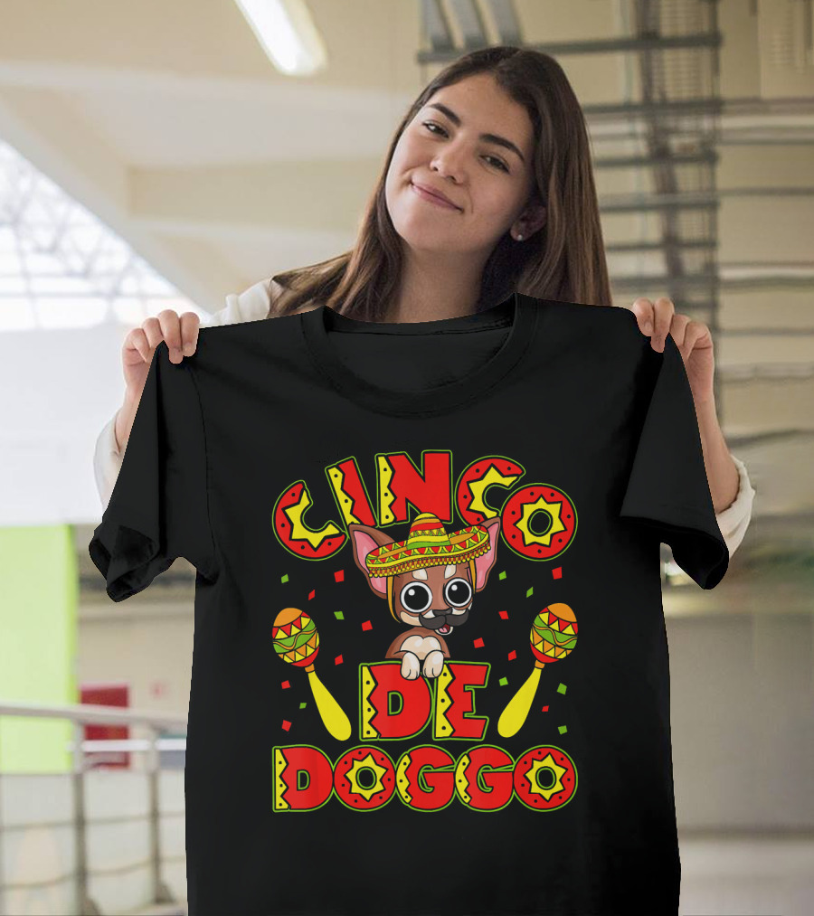 Cinco De Doggo Chihuahua With Sombrero And Maracas Mexican Fiesta T-Shirt