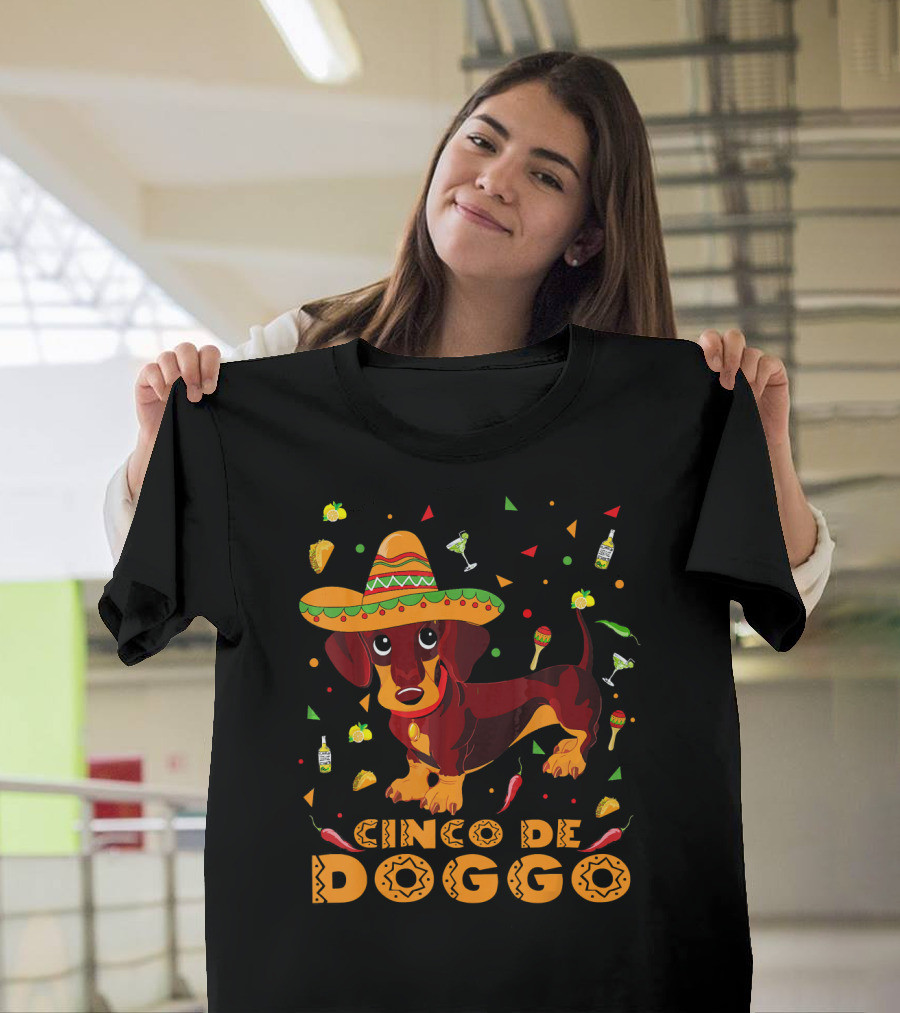 Cinco De Doggo Dachshund Sombrero Chili Peppers Margarita Fiesta Theme Mexican Cinco T-Shirt