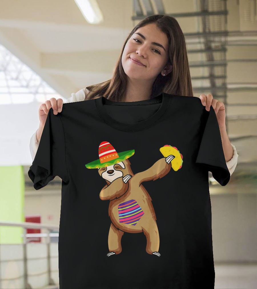 Sombrero Sloth Dabbing With Tacos For Cinco De Mayo T-Shirt