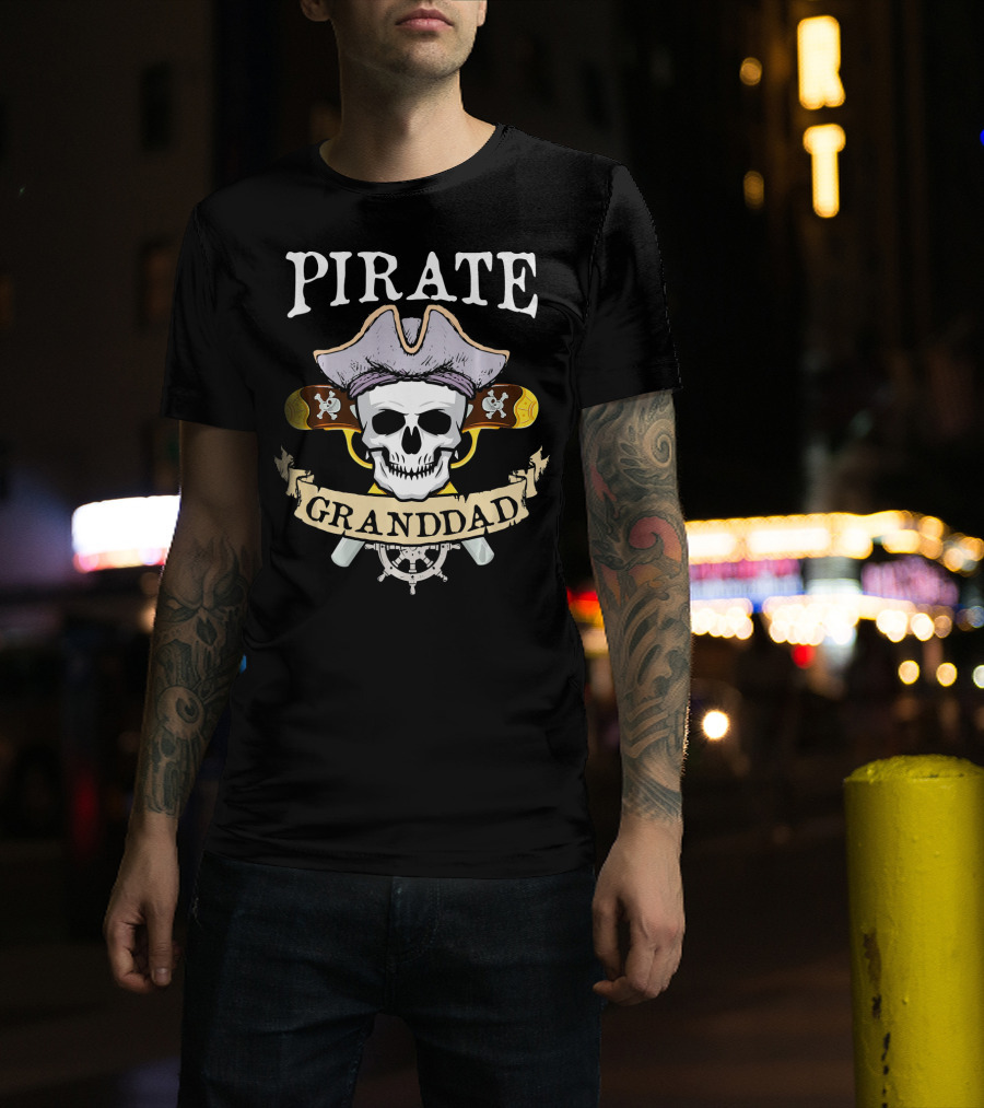 Pirate Granddad Skull With Hat And Crossed Swords Halloween Family Matching T-Shirt