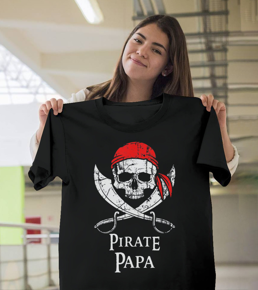 Pirate Papa Jolly Roger Skull Bandana Crossed Cutlasses T-Shirt