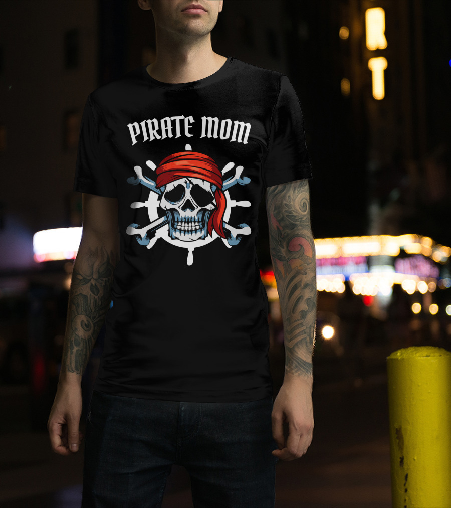 PIRATE MOM Skull Head Crossbones Red Bandana T-Shirt