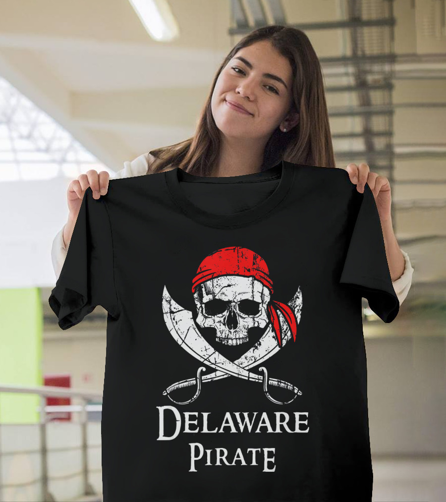 Delaware Pirate Skull And Crossbones T-Shirt
