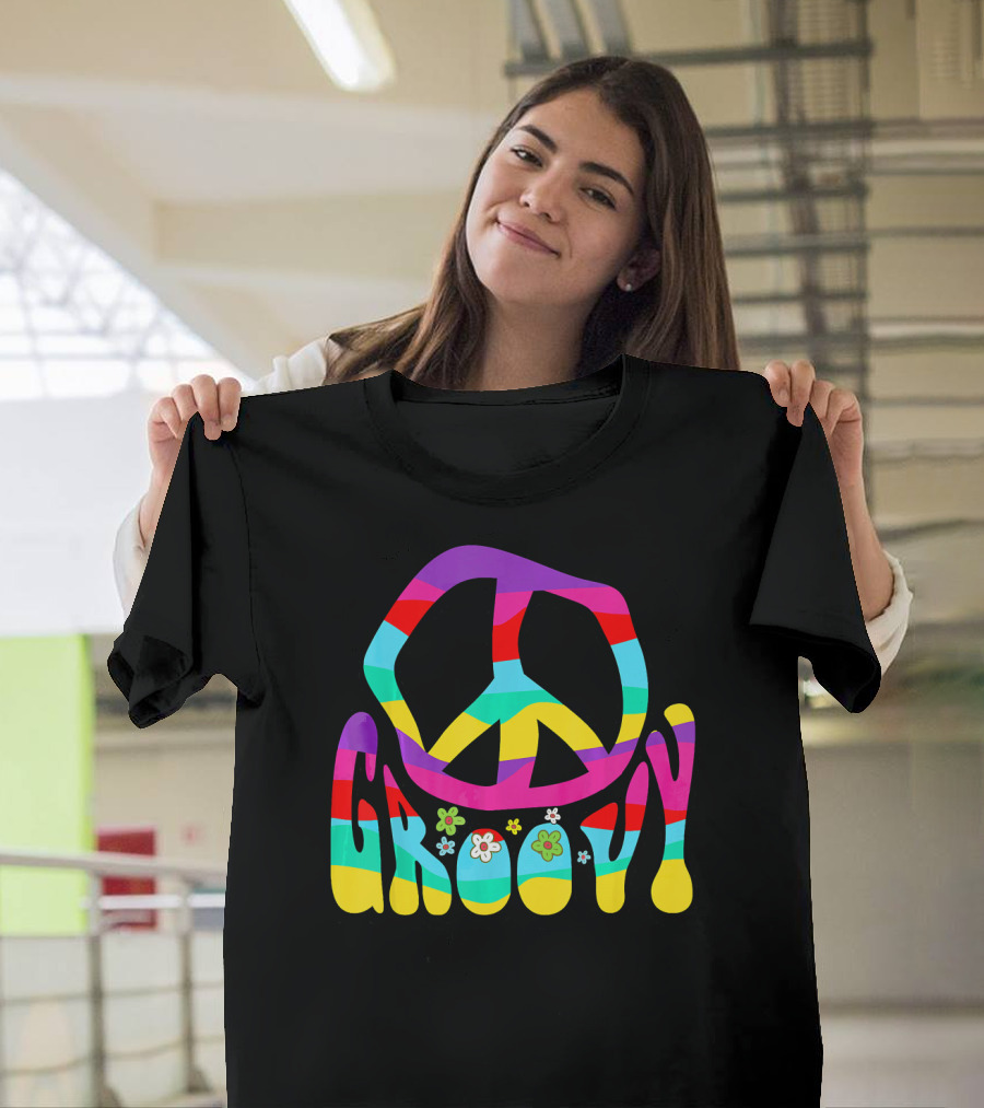 Groovy Rainbow Colorful Peace Sign Symbol with Flowers 60s 70s T-Shirt