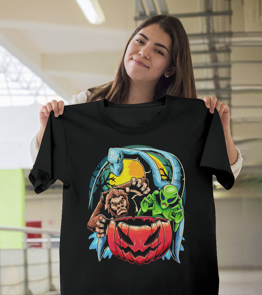 Bigfoot The Loch Ness Monster Alien with Pumpkin Halloween Scene T-Shirt