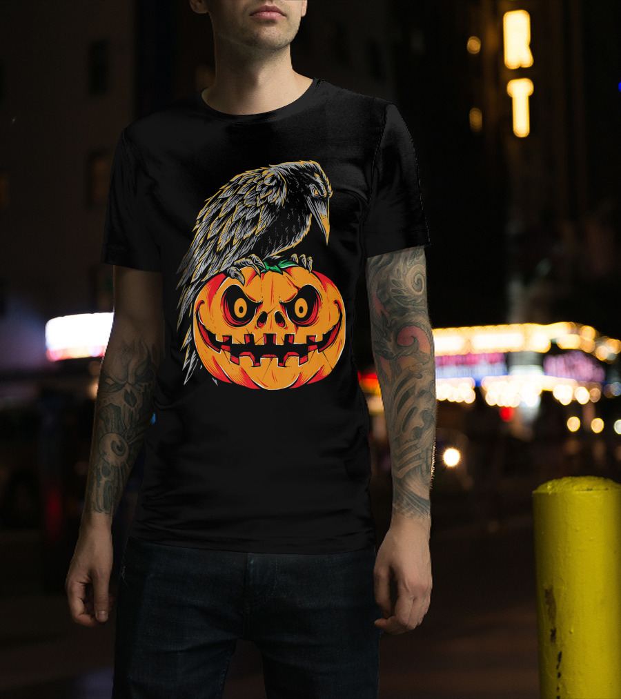 Creepy Black Raven Perched On Retro Vintage Pumpkin Halloween T-Shirt