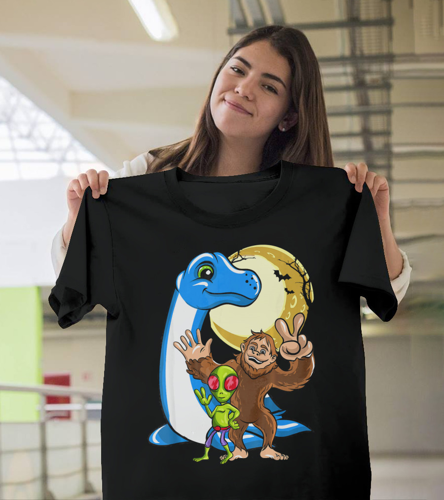 Bigfoot Sasquatch Loch Ness Monster Ness Alien Moon Scene T-Shirt