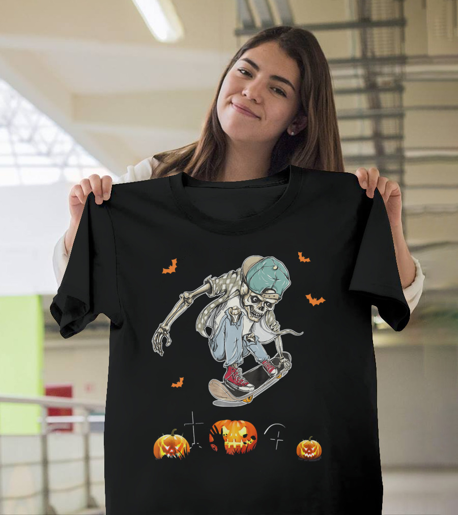 Zombie Skateboarding Teen Halloween Pumpkins And Bats T-Shirt