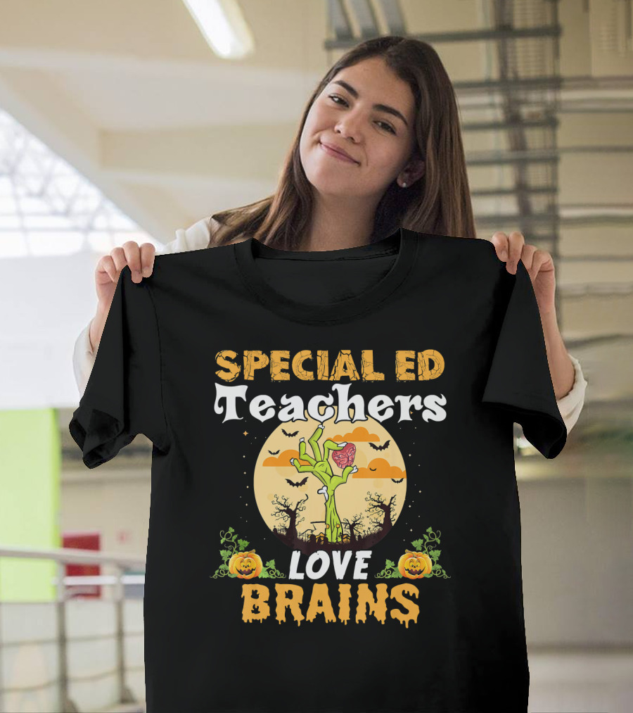 Special ED Teachers Love Brains Zombies Halloween Pumpkins Moon Bats T-Shirt