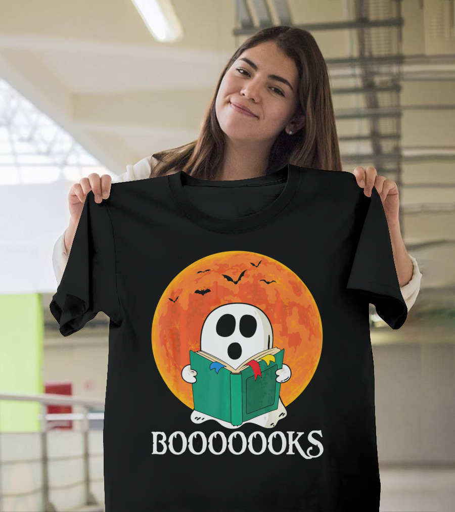 Funny Halloween Booooks Cute Ghost Reading with Full Moon and Bats T-Shirt