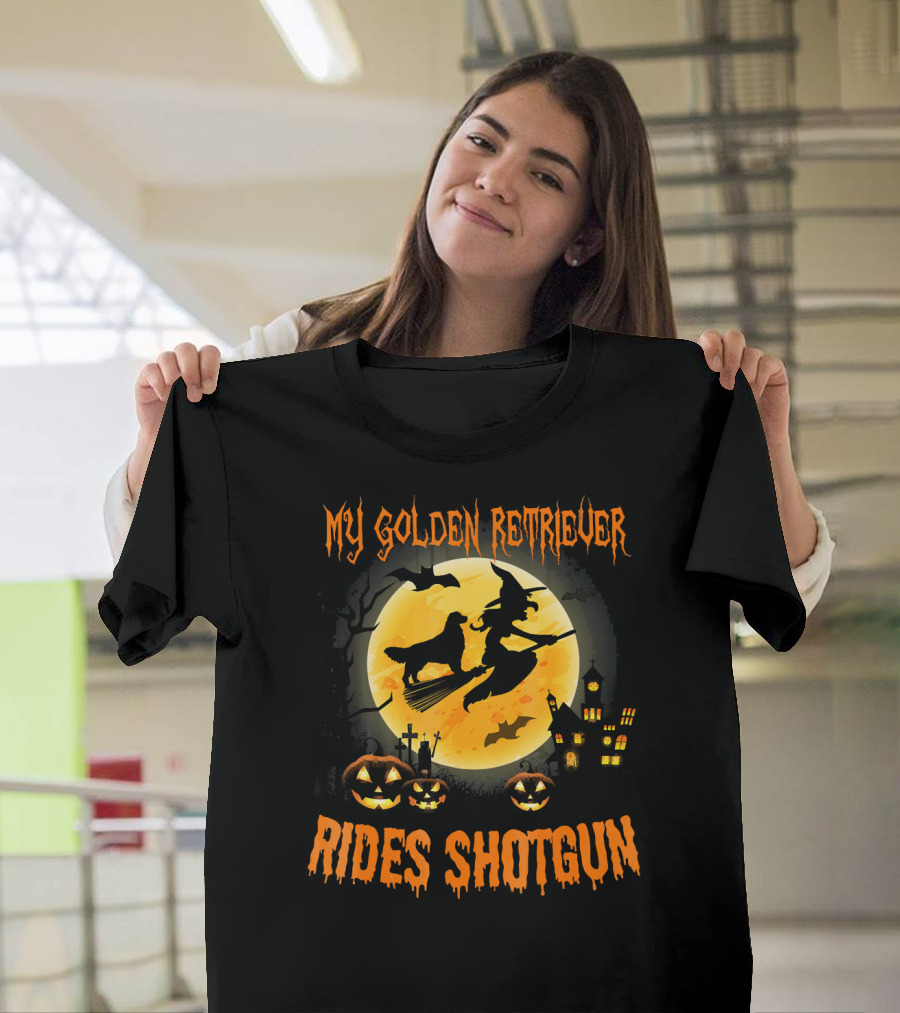 My GOLDEN RETRIEVER Rides Shotgun Halloween Witch Broomstick Moon Pumpkins Haunted House T-Shirt