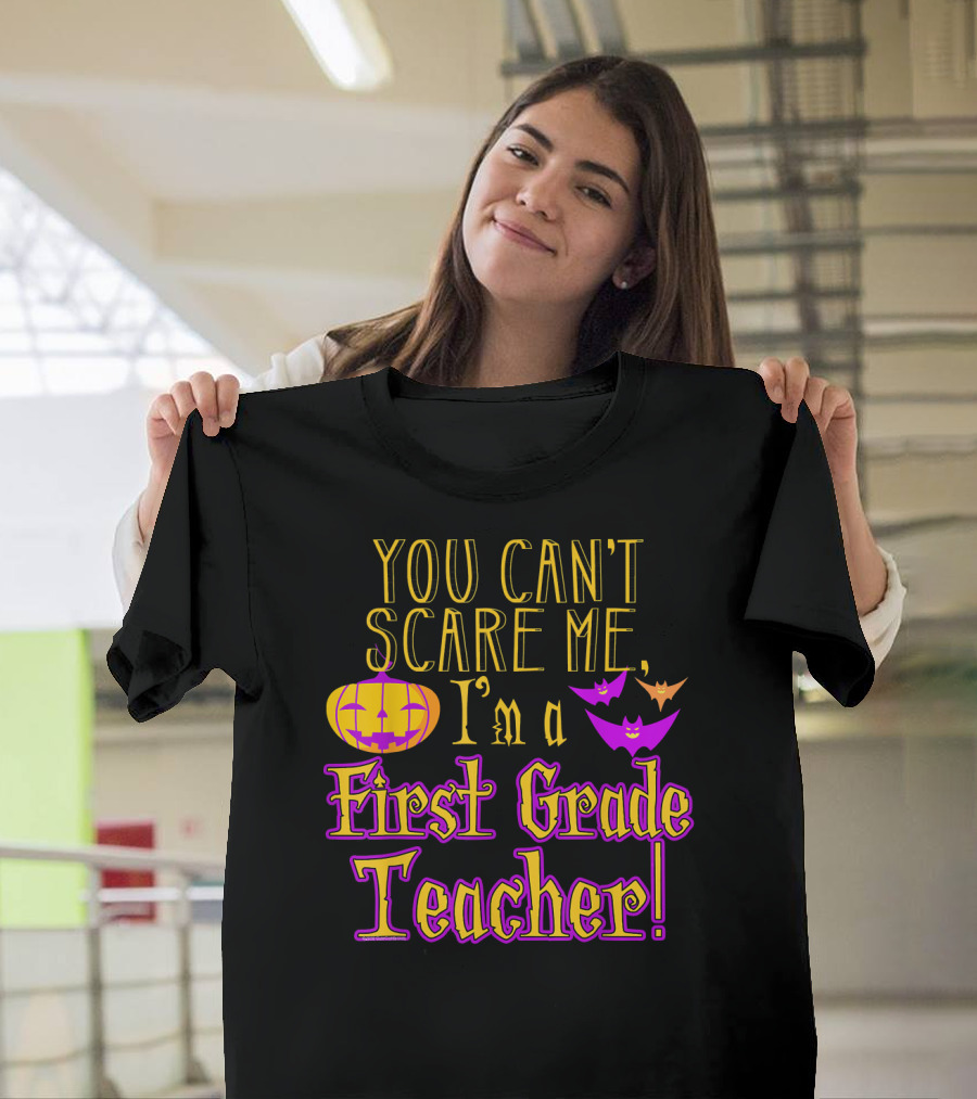 You Can't Scare Me I'm A First Grade Teacher Halloween Bats Pumpkin T-Shirt