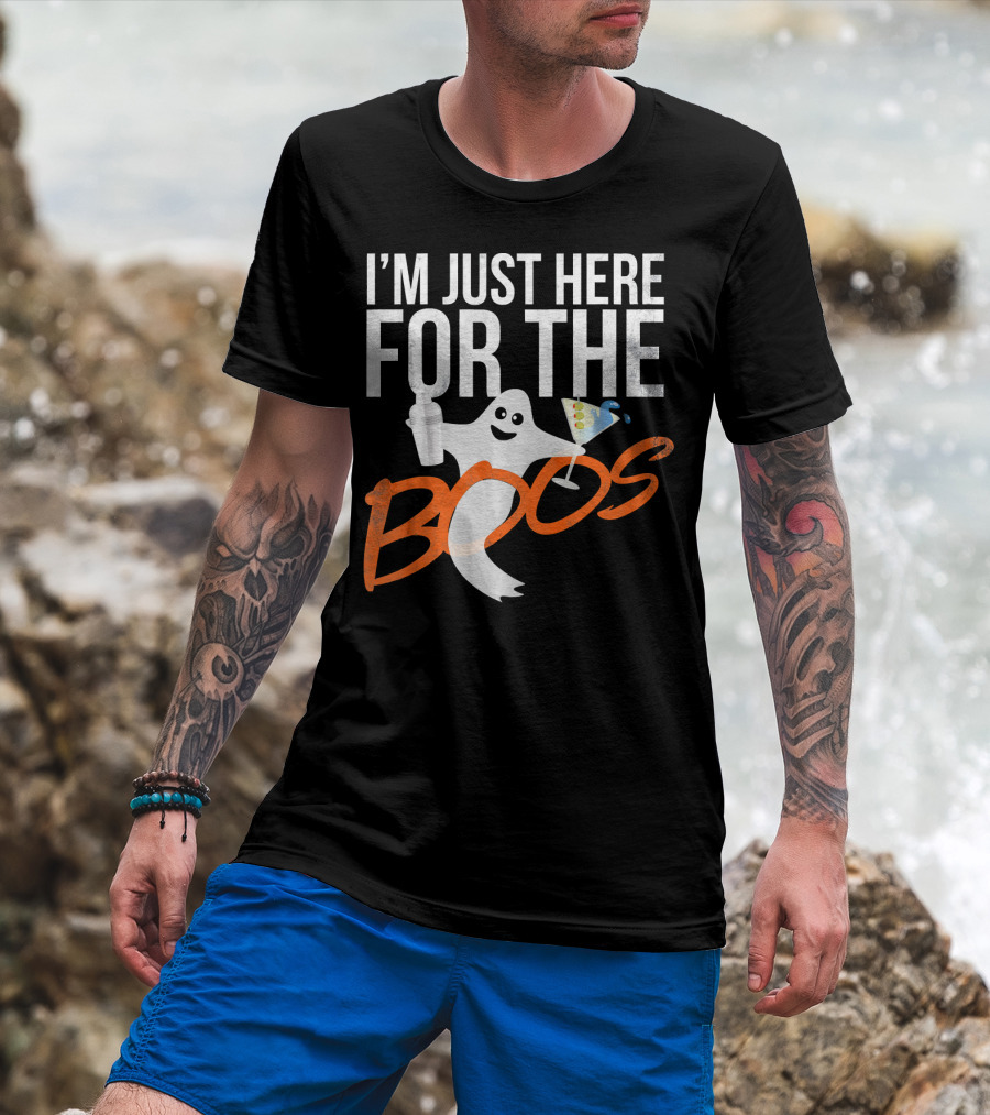 I'm Just Here For The Boos Ghost Holding Cocktail And Drink Shaker T-Shirt