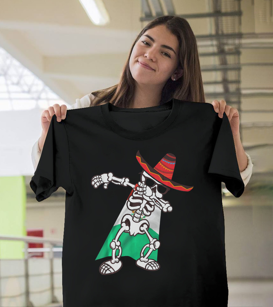 Cinco De Mayo Skeleton Dabbing With Sombrero And Mexican Flag Cape T-Shirt