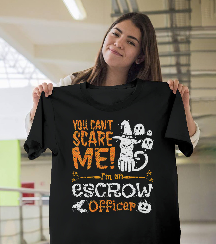 You Can't Scare Me I'm An Escrow Officer Halloween Cat Ghosts Pumpkin T-Shirt