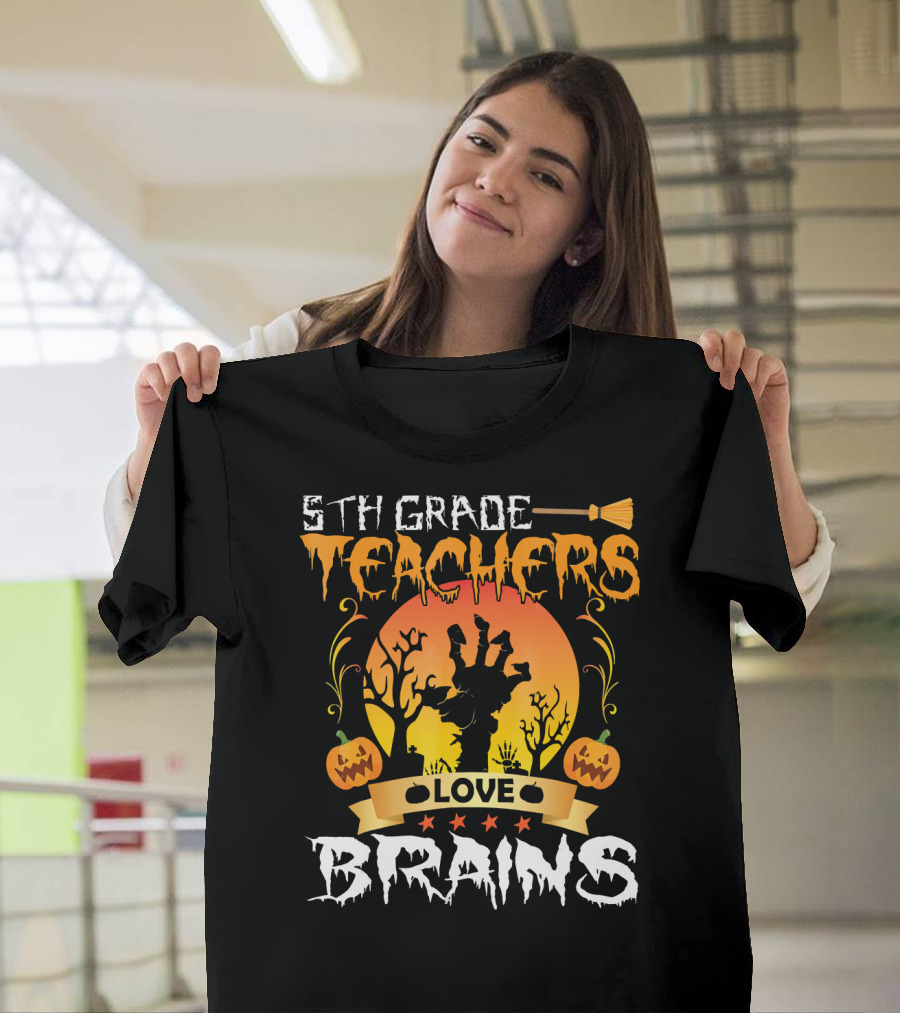 5th Grade Teachers Love Brains Tomb Pumpkin Moon T-Shirt