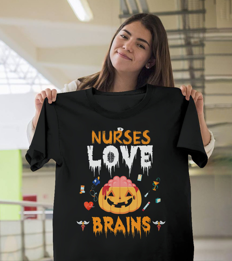Nurses Love Brains Halloween Scary Nurse Pumpkin T-Shirt