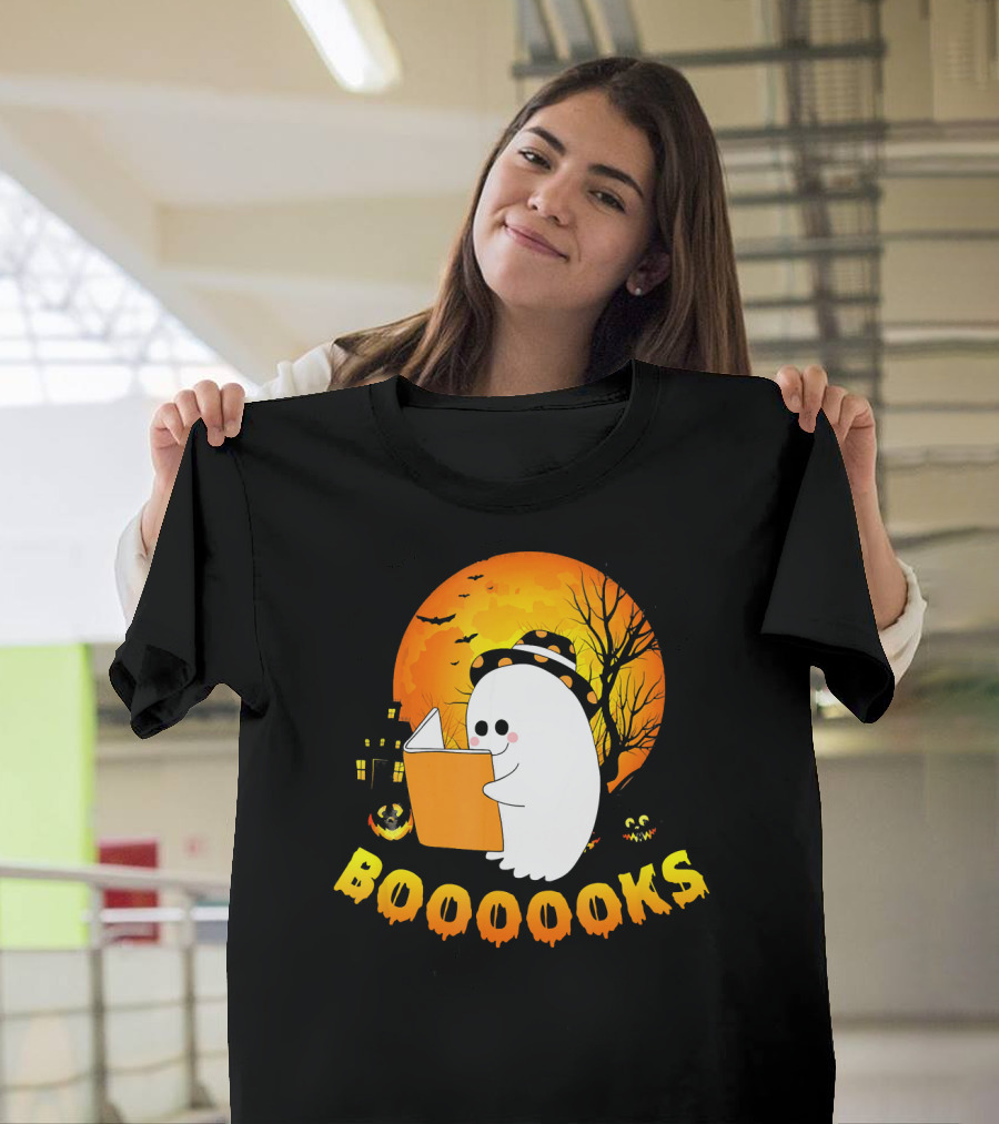 Booooooks Cute Ghost Reading Halloween Book Full Moon Scene T-Shirt