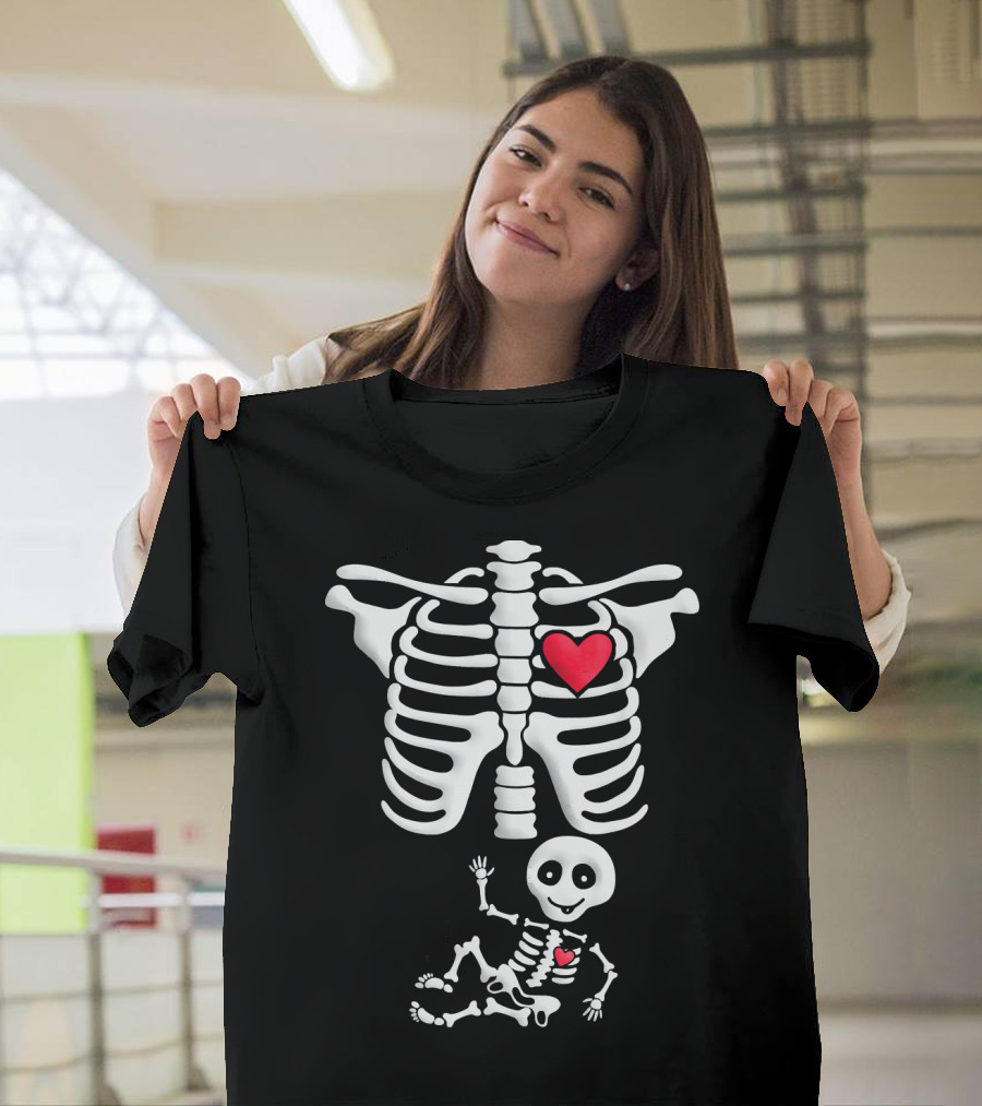 Pregnant Skeleton With Heart Ribcage And Smiling Baby Skeleton T-Shirt