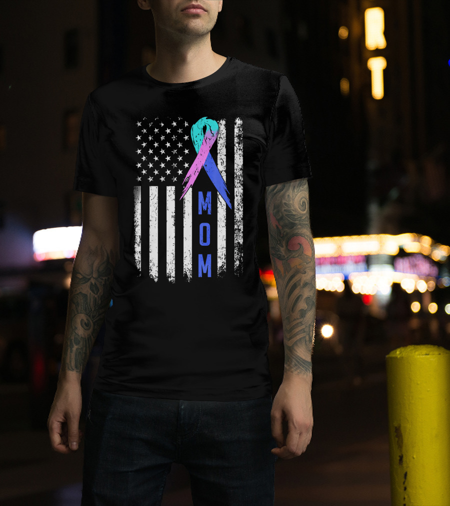 Mom American Flag Thyroid Cancer Awareness T-Shirt