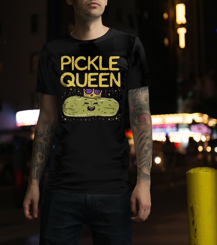 PICKLE QUEEN Funny Cartoon Pickle Wearing Crown And Sunglasses T-Shirt