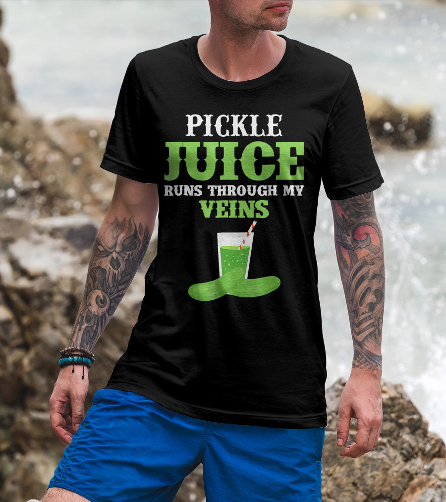 PICKLE JUICE RUNS THROUGH MY VEINS Pickle Glass Cup With Straw T-Shirt