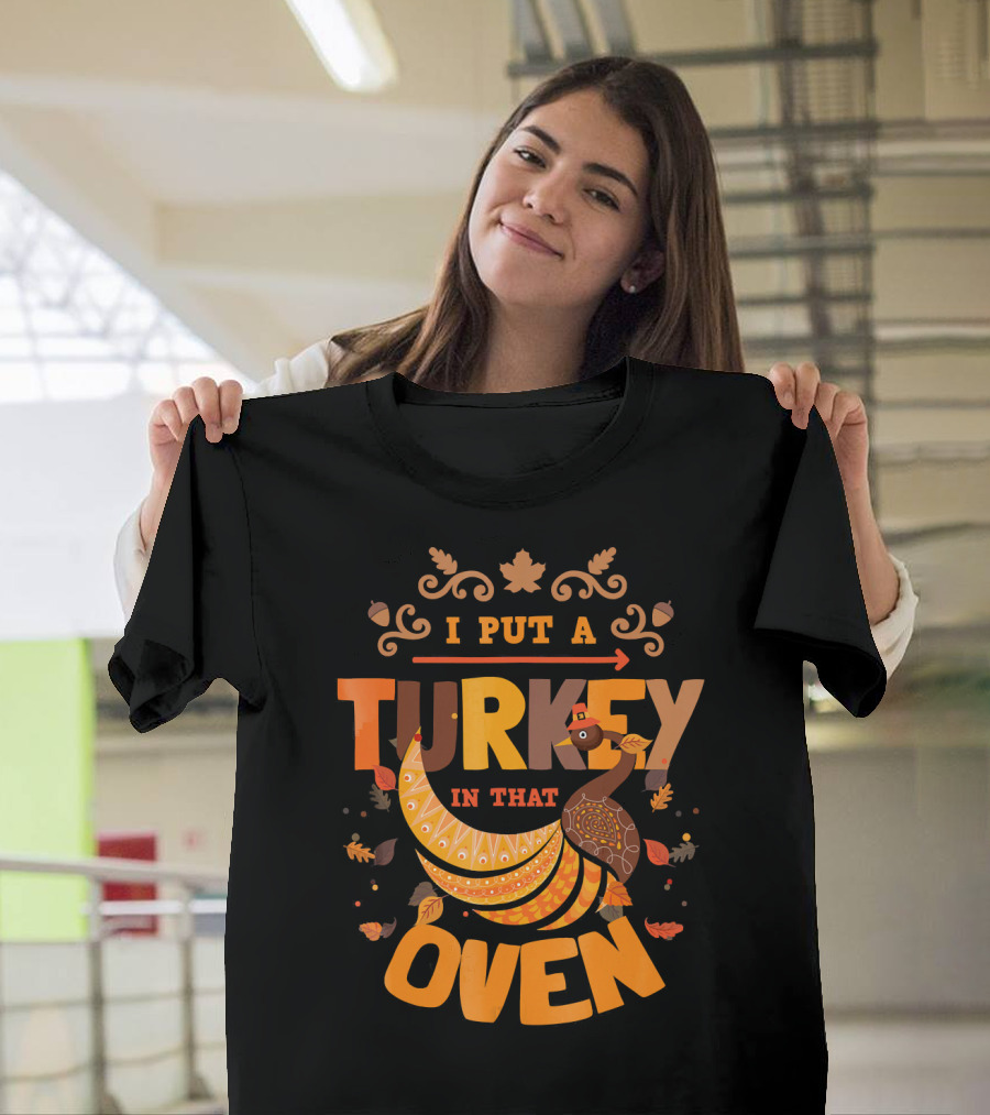 I Put A Turkey In That Oven Thanksgiving Pregnancy Announcement T-Shirt