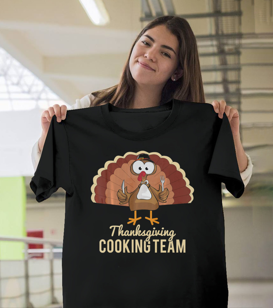 Thanksgiving Cooking Team Turkey With Pilgrim Hat And Utensils T-Shirt