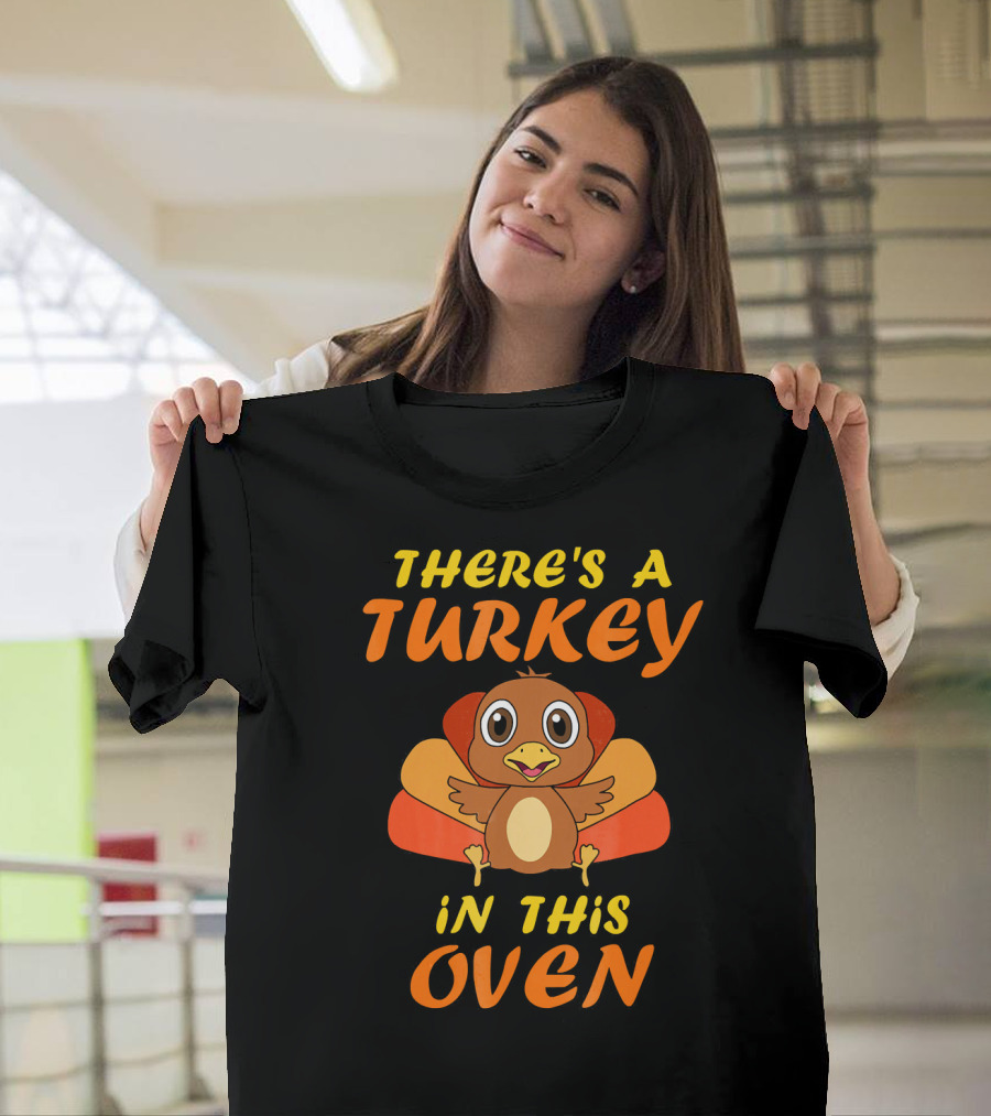 Thanksgiving Couples Pregnancy Announcement There's A Turkey In This Oven T-Shirt