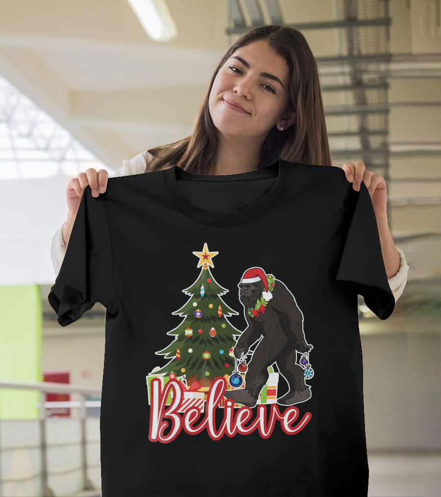 Believe Bigfoot Christmas Funny Holiday Scene T-Shirt