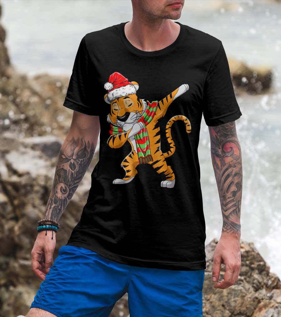 Dabbing Santa Tiger With Christmas Scarf T-Shirt