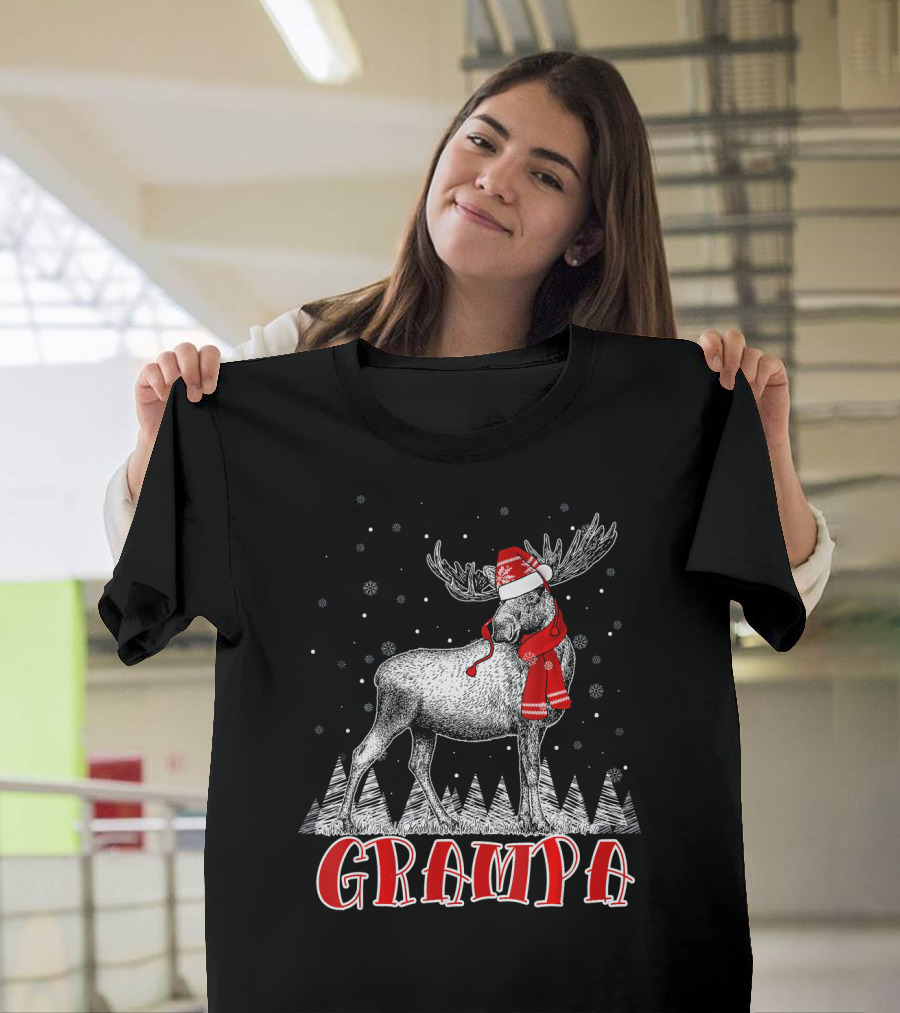 Grampa Moose Santa Hat Family Christmas Matching T-Shirt