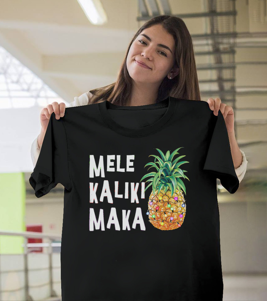 MELE KALIKIMAKA Pineapple Christmas Lights T-Shirt