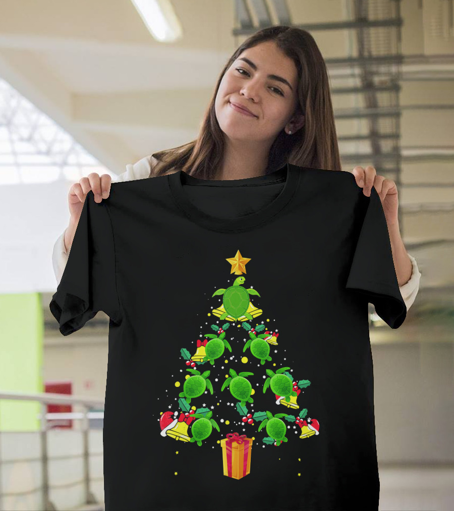 Sea Turtle Christmas Tree With Star Hat And Gift Box T-Shirt