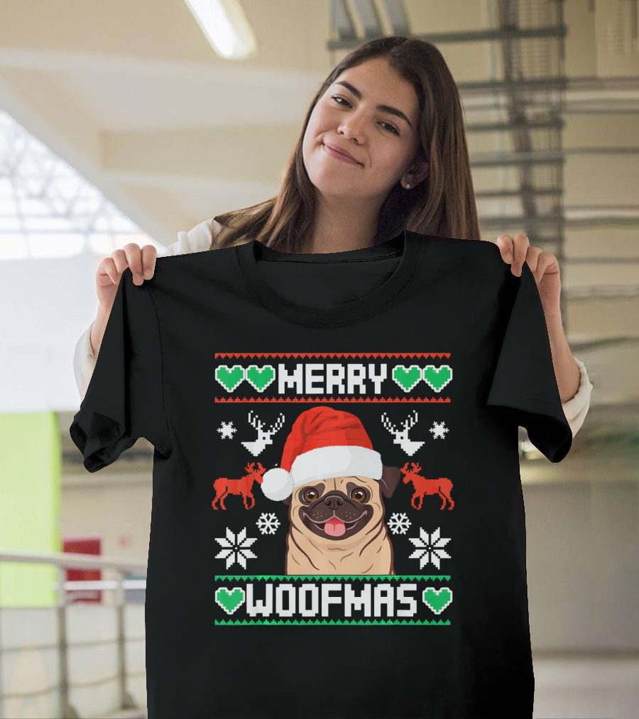 Merry Woofmas Christmas Xmas Santa Claus Dog Reindeer Pug in Santa Hat with Snowflakes and Green Hearts T-Shirt