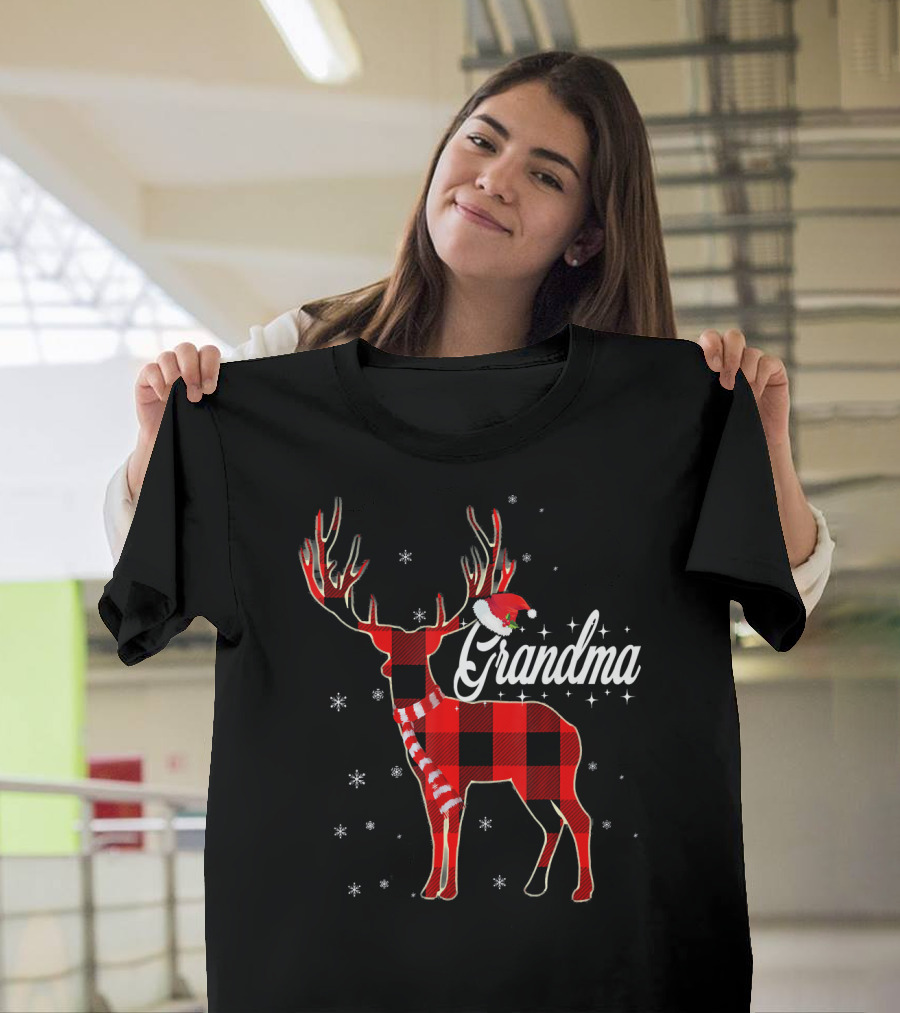 Grandma Reindeer Plaid With Santa Hat And Snowflakes T-Shirt