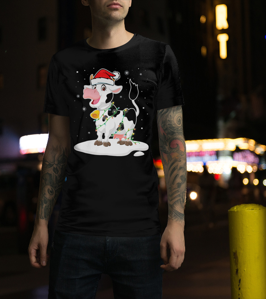 Lovely Cow Santa Xmas Lights On Snowy Tree Scene T-Shirt