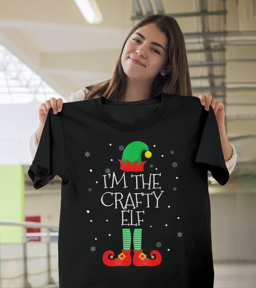 I'M THE CRAFTY ELF Snowflakes Festive Green Hat with Red Shoes T-Shirt
